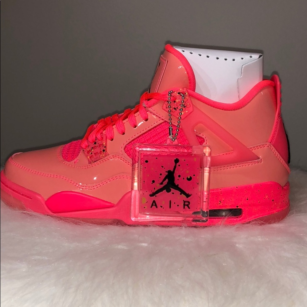 Air Jordan 4 Retro NRG “hot punch”